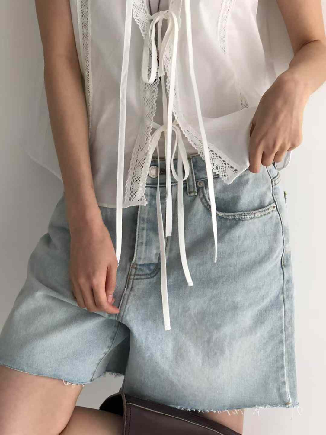 RIPPED POCKET DENIM SHORTS
