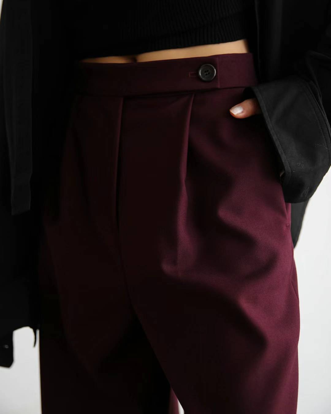 BUTTON STRAP PLEATS TROUSERS