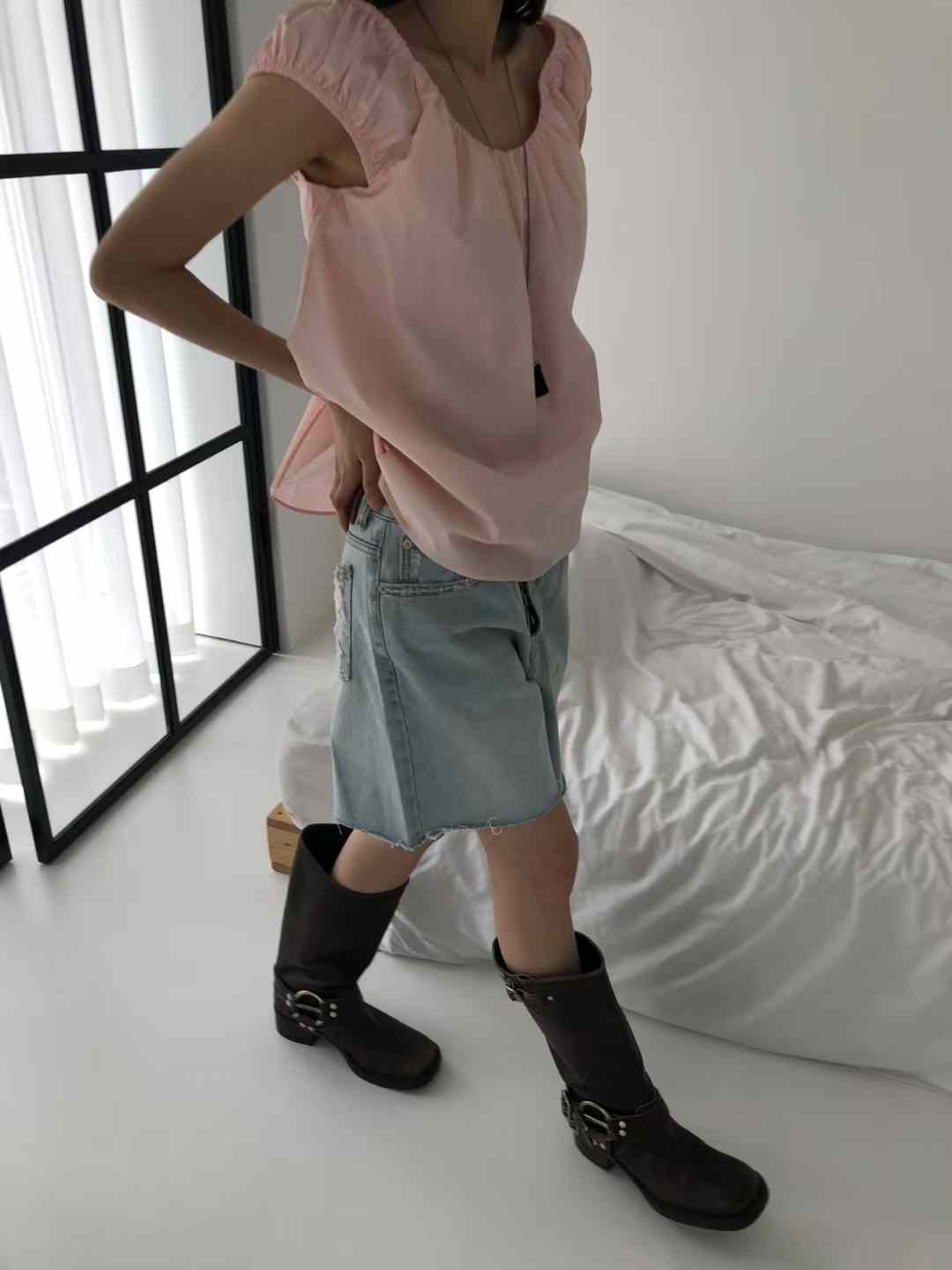 RIPPED POCKET DENIM SHORTS