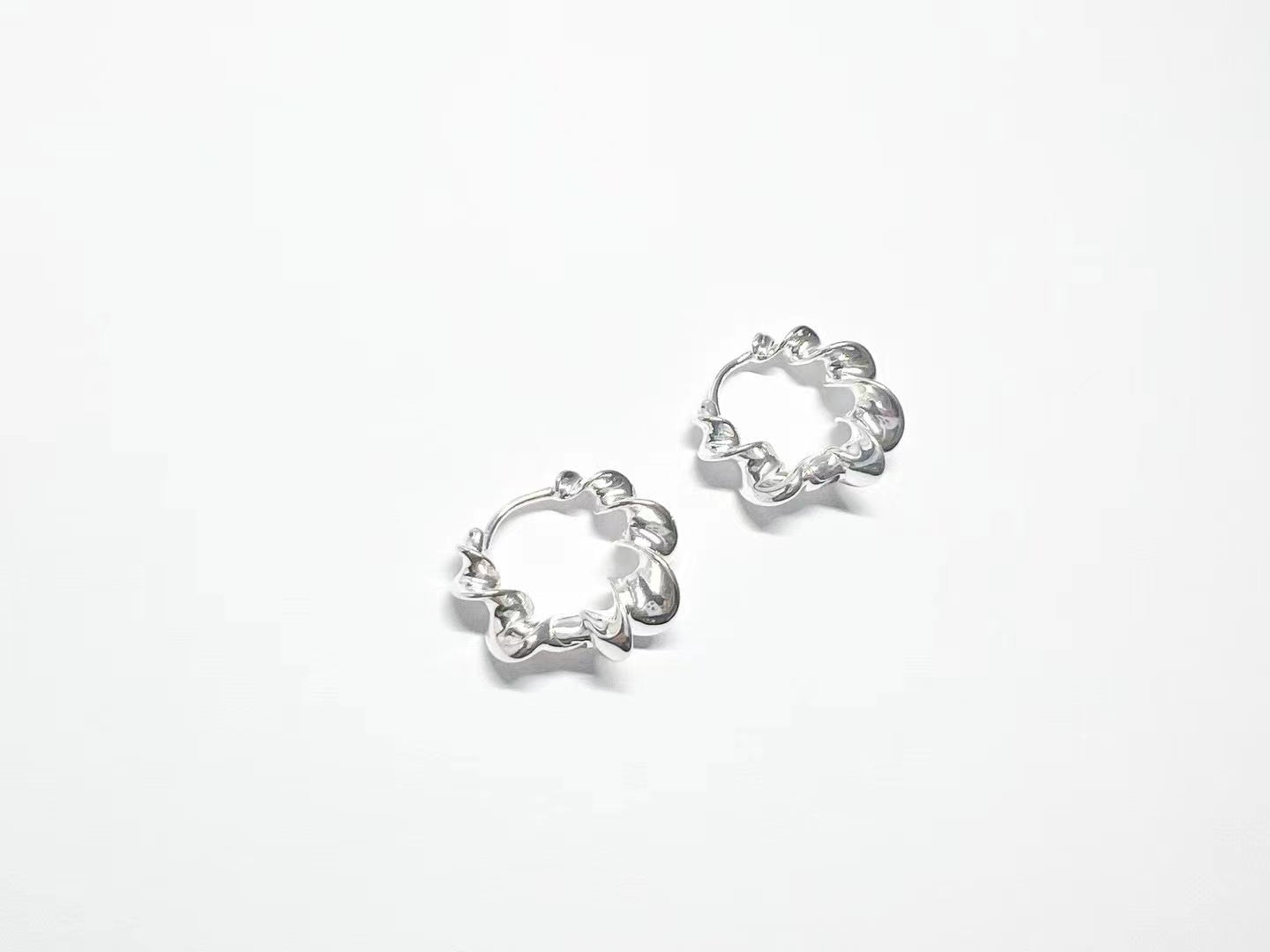 925 TWISTY WAVE EARRINGS