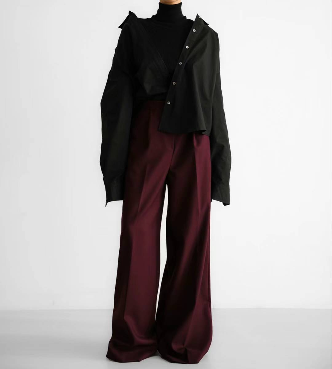 BUTTON STRAP PLEATS TROUSERS