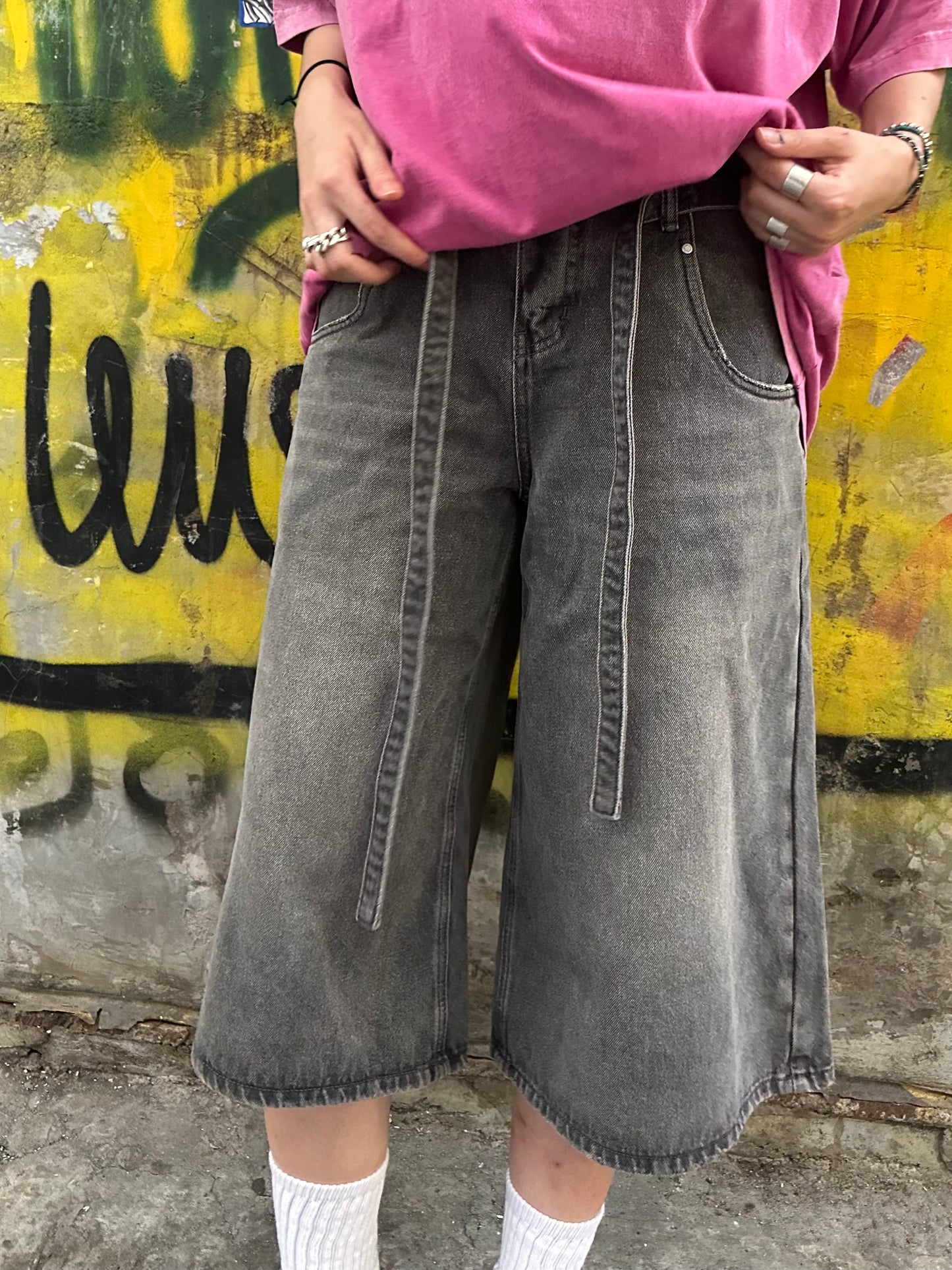 BELTED WASH DENIM JORTS