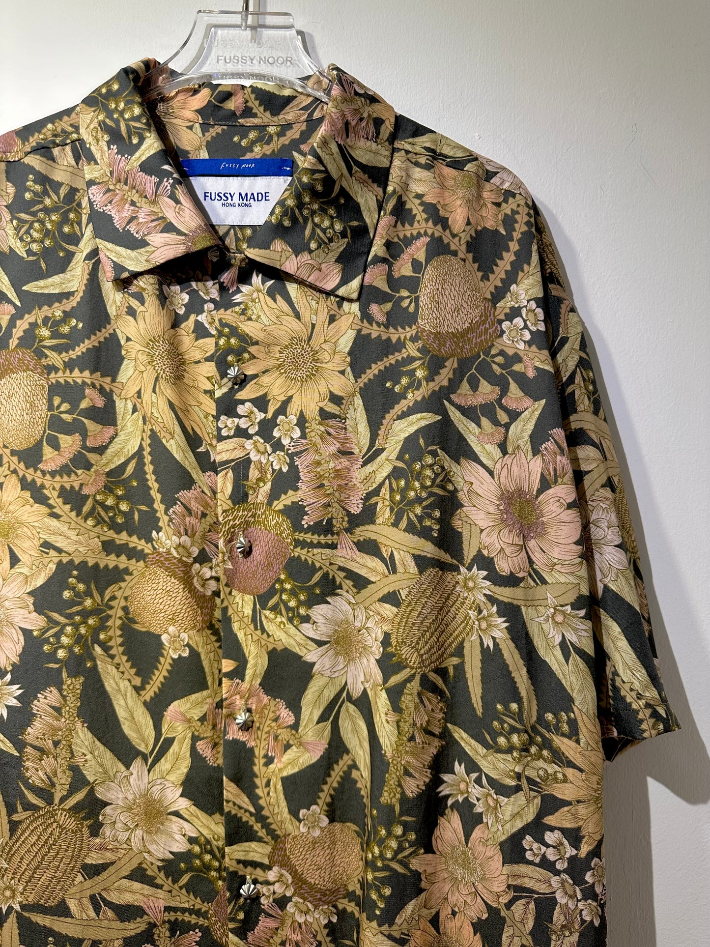 • FUSSY MADE • GOLDEN HAWK PROTEA SHIRT - SHORT SLEEVES