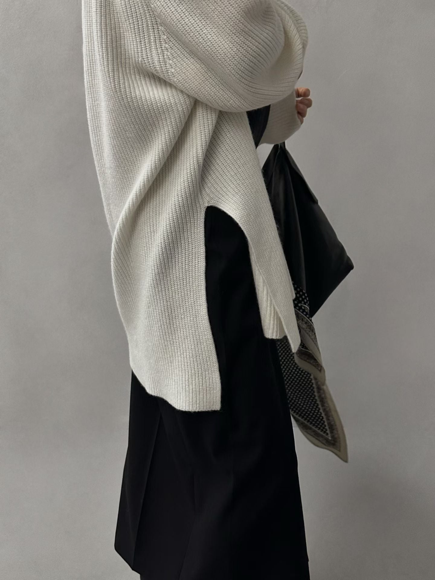 RELAXED DEEP V KNIT PULLOVER