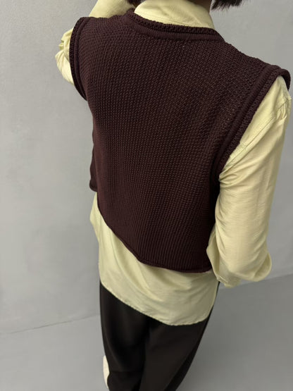 V NECK SLEEK KNIT VEST