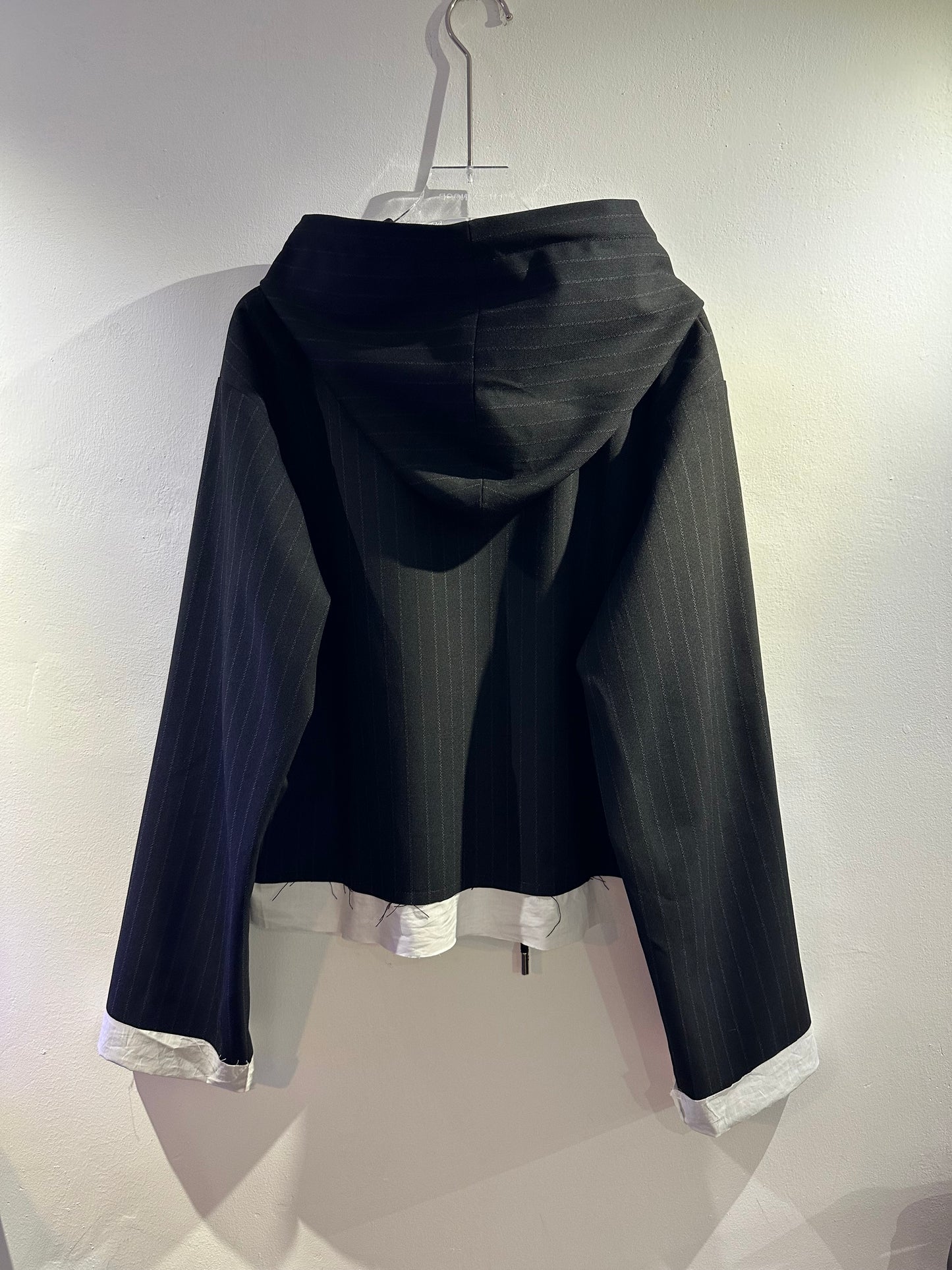 • FUSSY MADE • PINSTRIPE HOODED BLOUSE