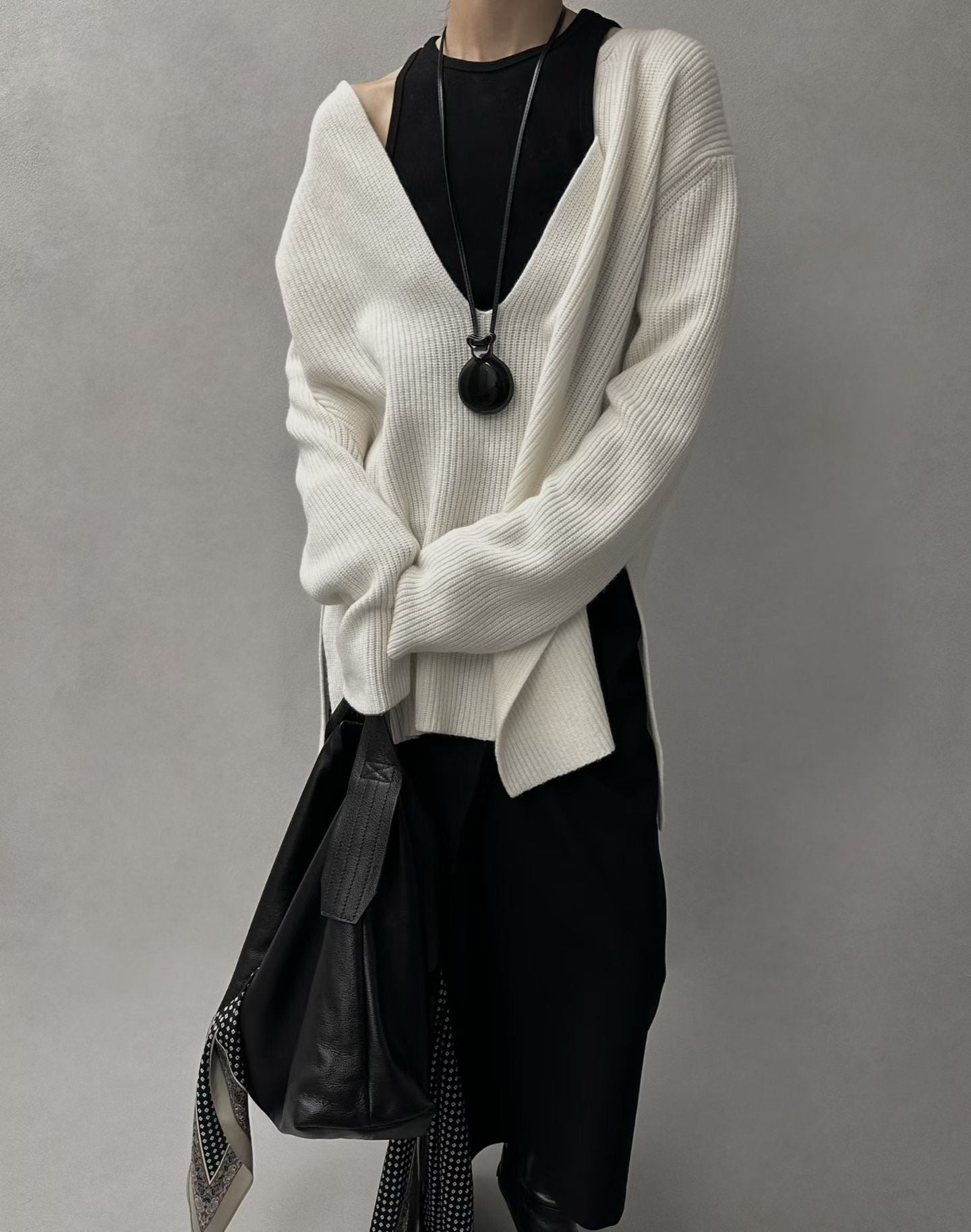 RELAXED DEEP V KNIT PULLOVER