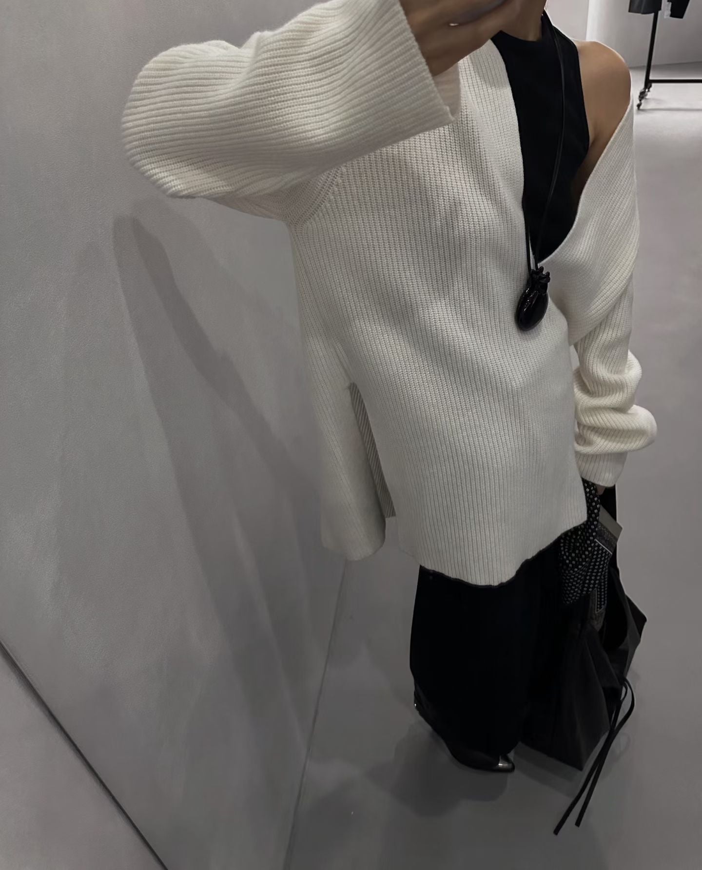 RELAXED DEEP V KNIT PULLOVER