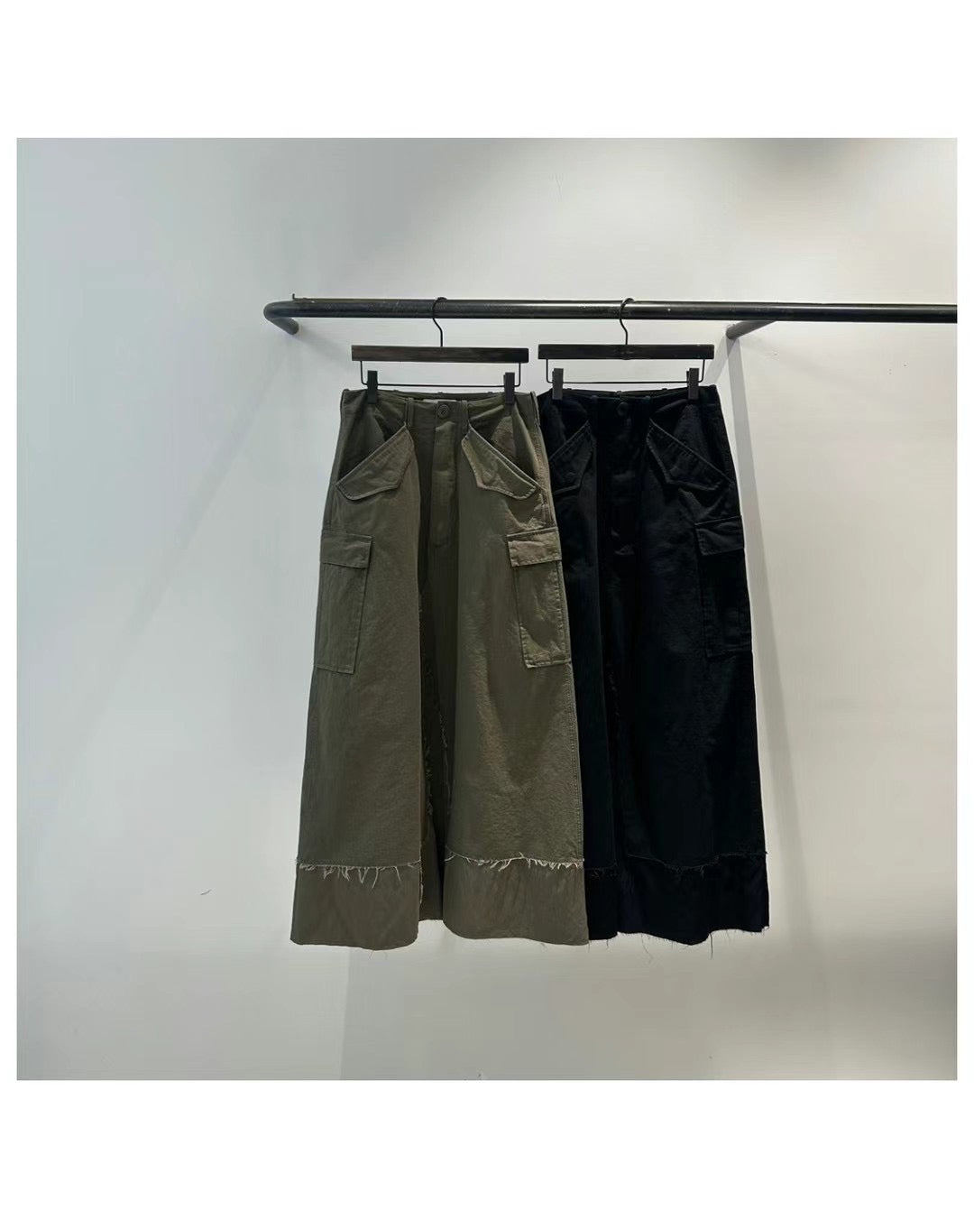 RAW EDGED CARGO SKIRT