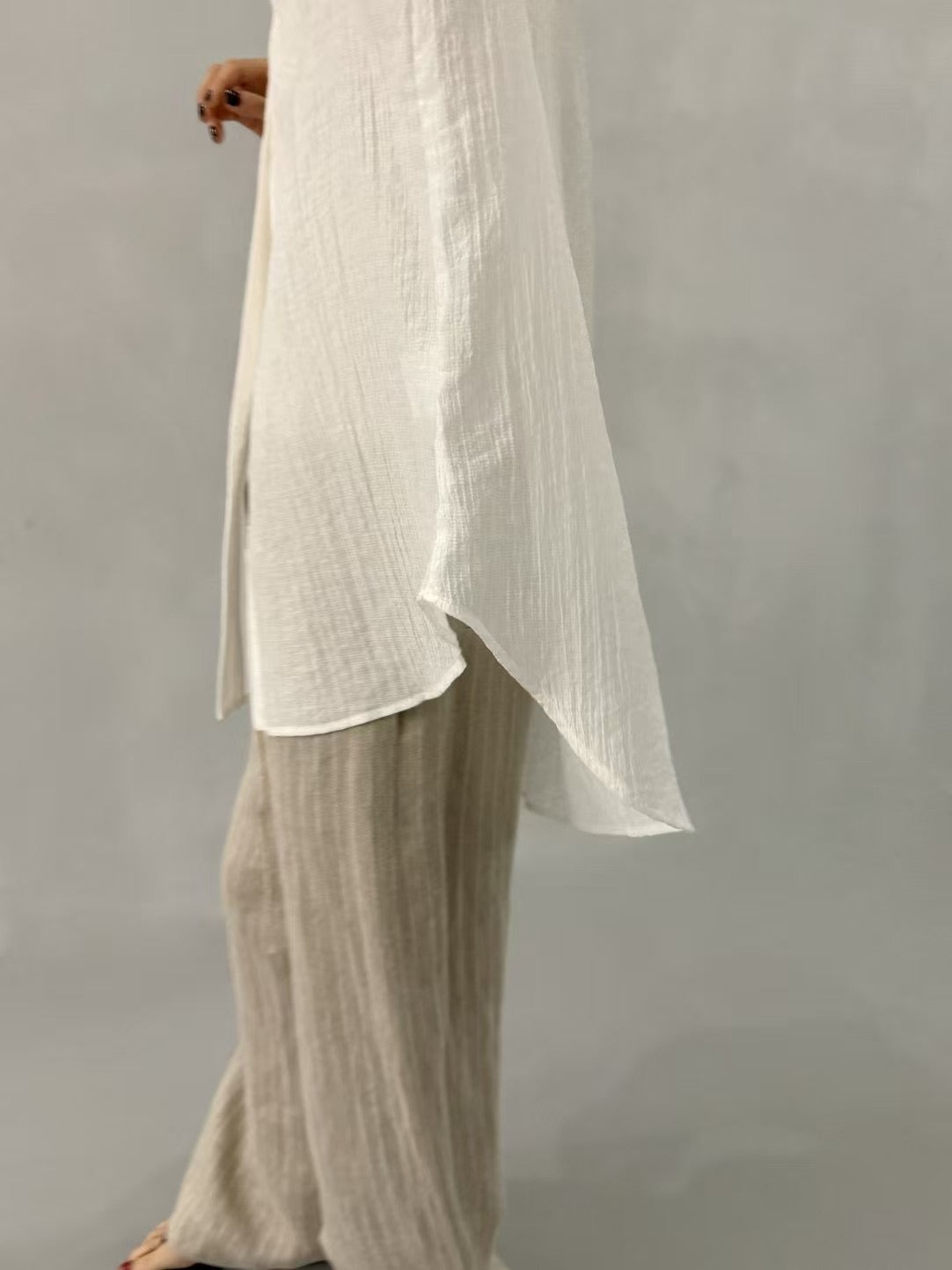 V NECK STRAIGHT GRAIN SHIRT