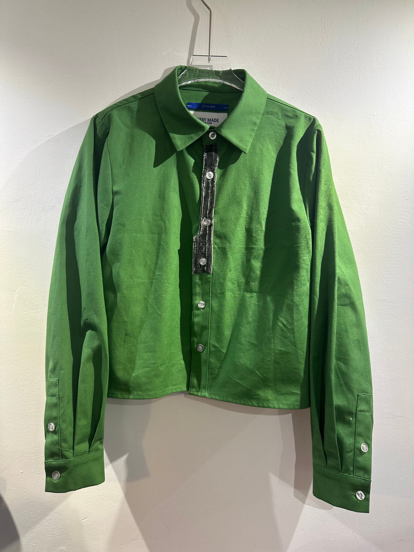 • FUSSY MADE • VELVET DELTAILED GREEN CROP SHIRT