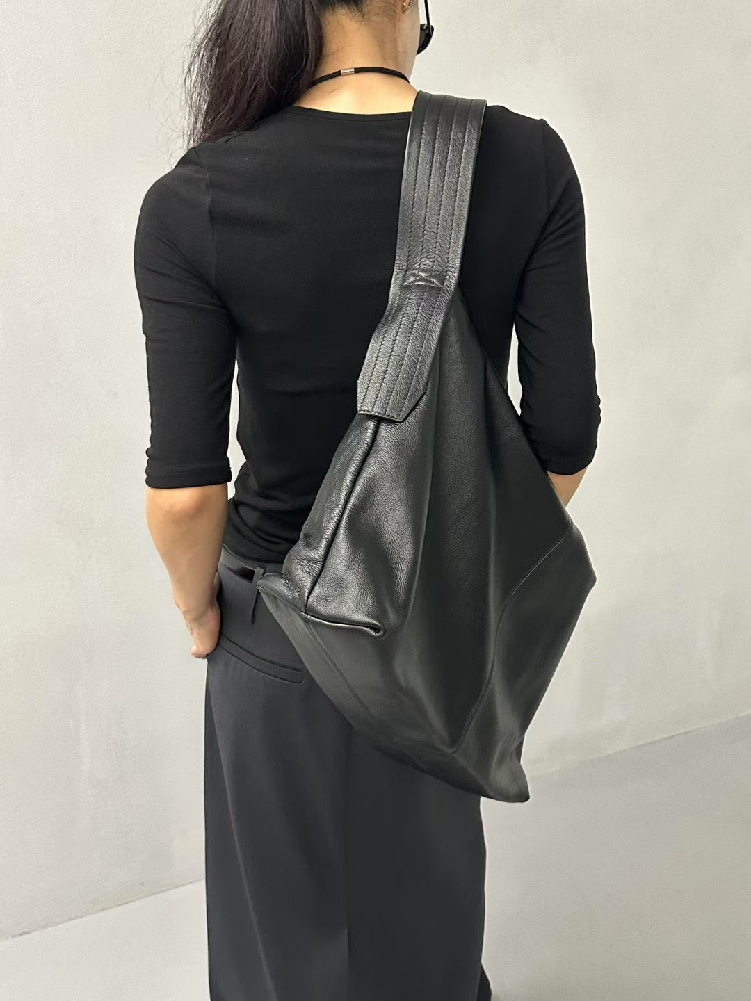 SLOUCHY LEATHER SHOULDER BAG