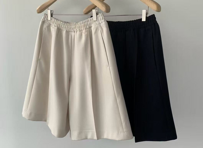 HALF LENGTH STRAIGHT CUT SHORTS