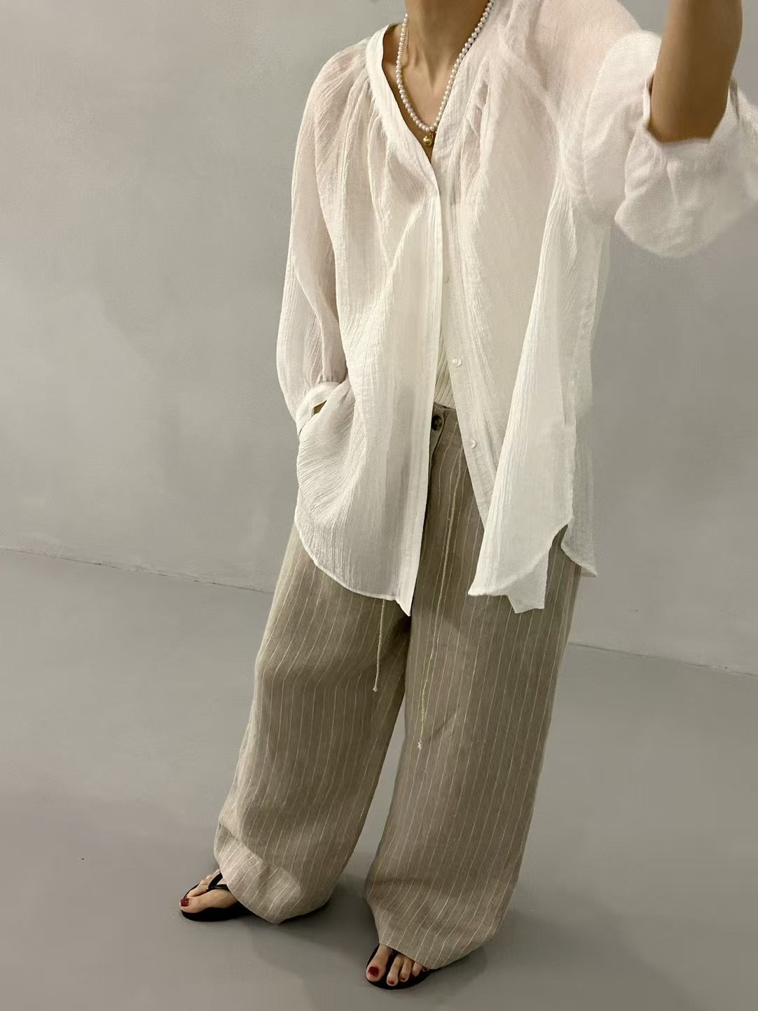V NECK STRAIGHT GRAIN SHIRT