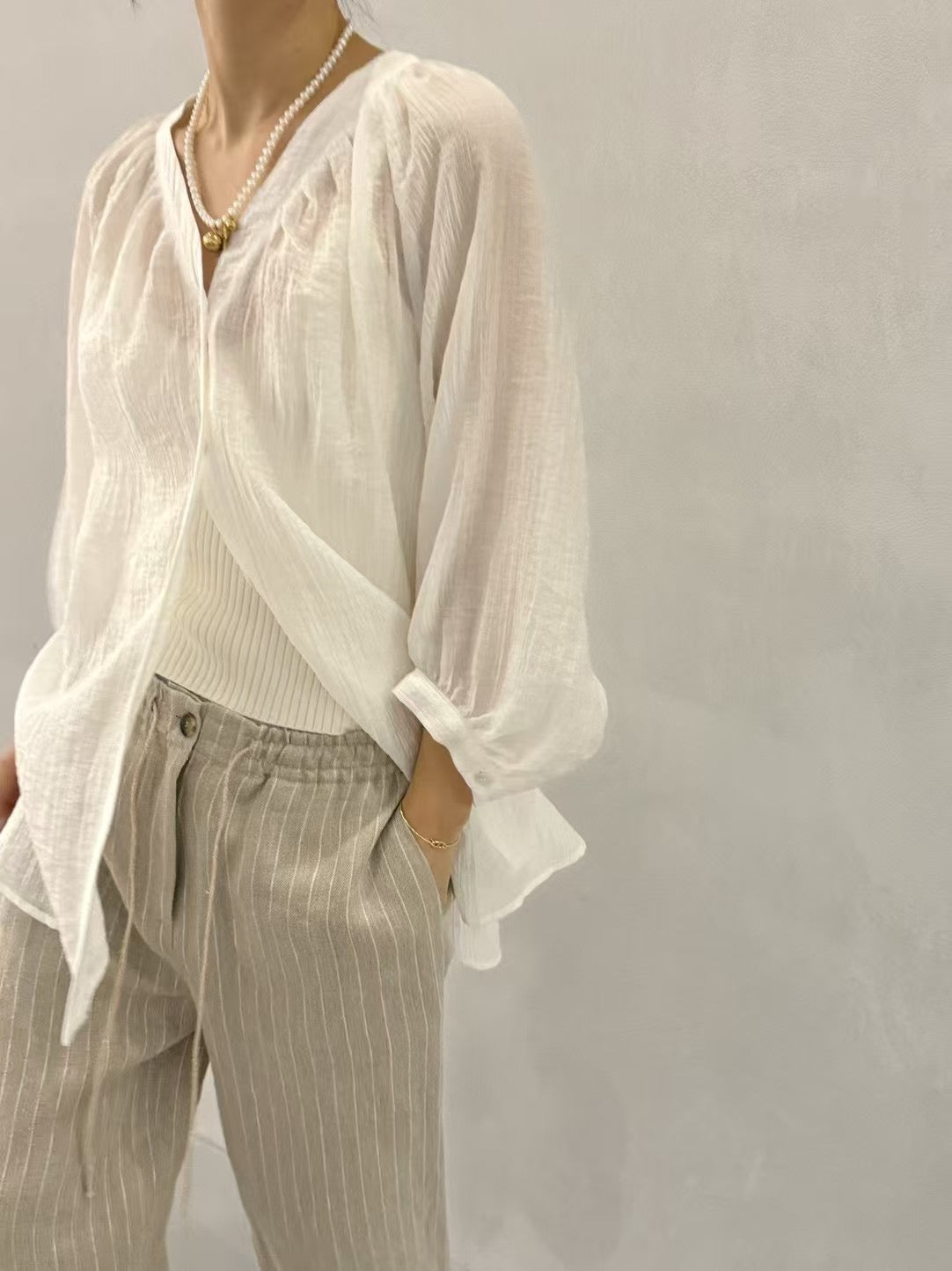 V NECK STRAIGHT GRAIN SHIRT