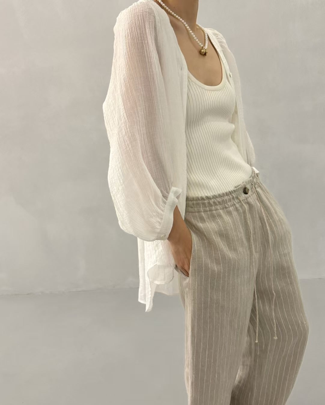 V NECK STRAIGHT GRAIN SHIRT