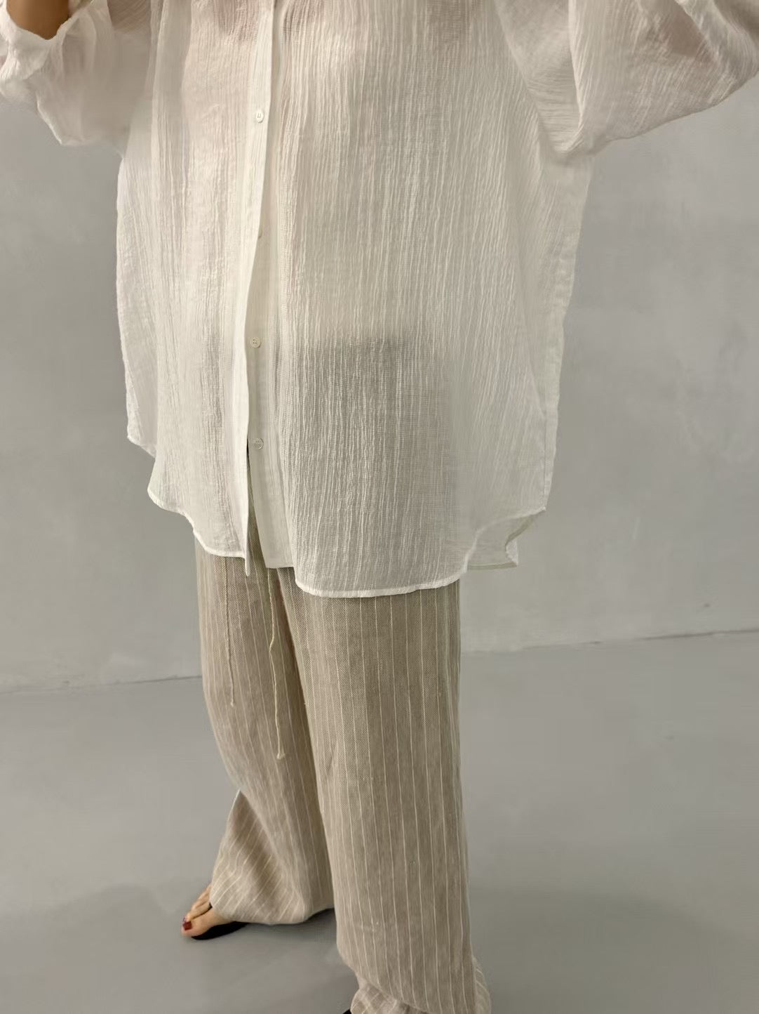 V NECK STRAIGHT GRAIN SHIRT