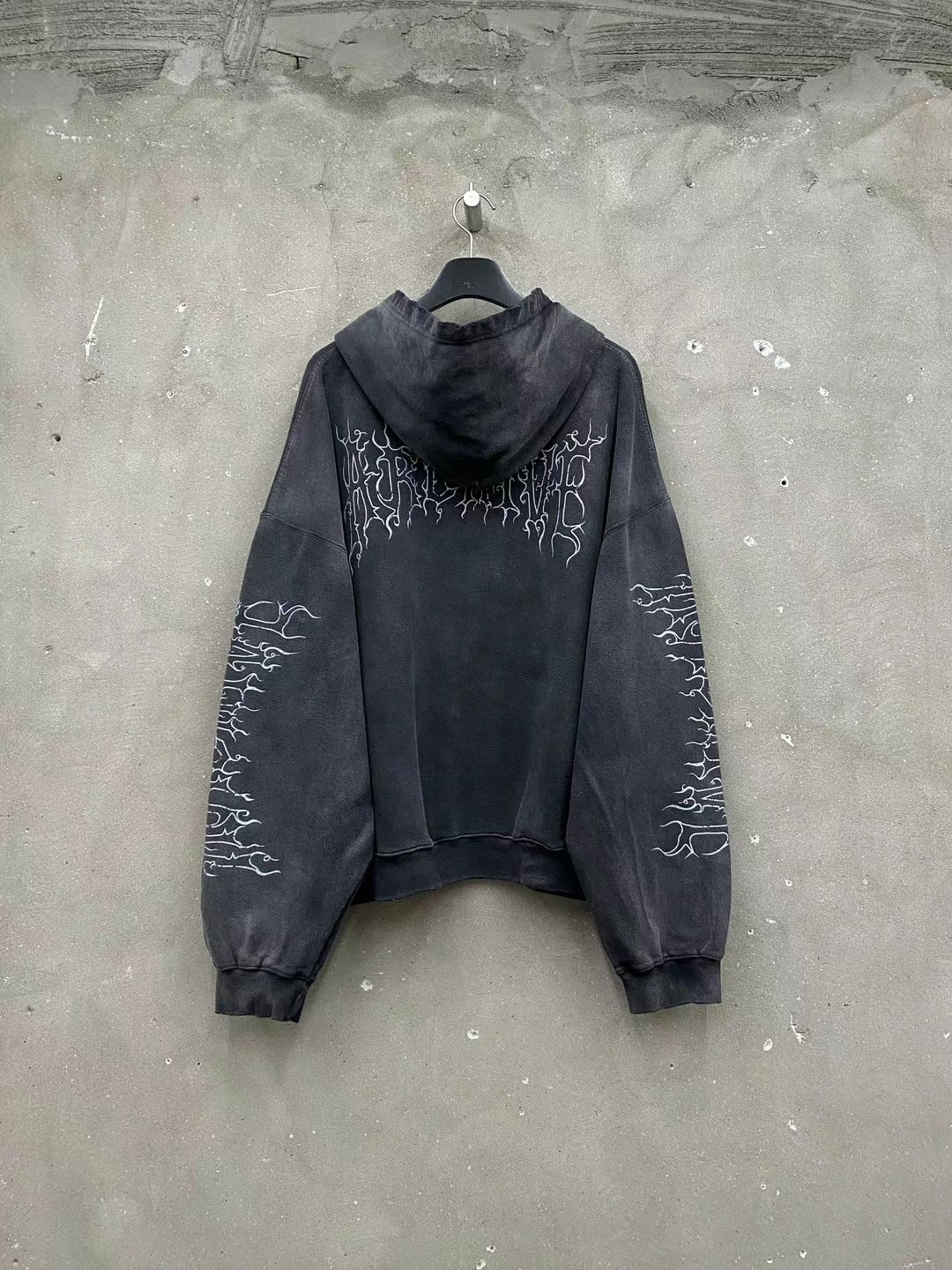 !!!EARLYBIRD SPECIAL OFFER until Sunday!!! ARCHIVE THORNS HOODIE