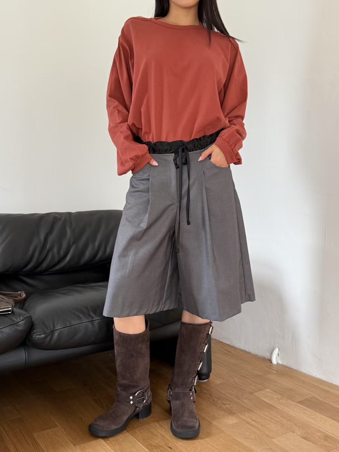 REFINED KNEE LENGHT SHORTS