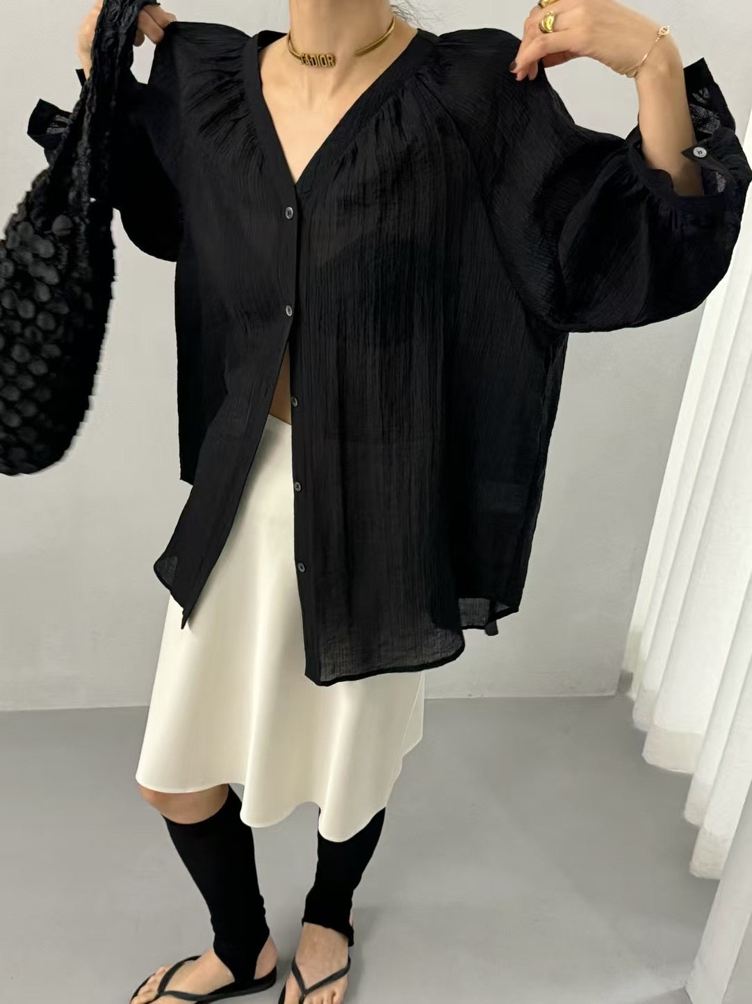 V NECK STRAIGHT GRAIN SHIRT