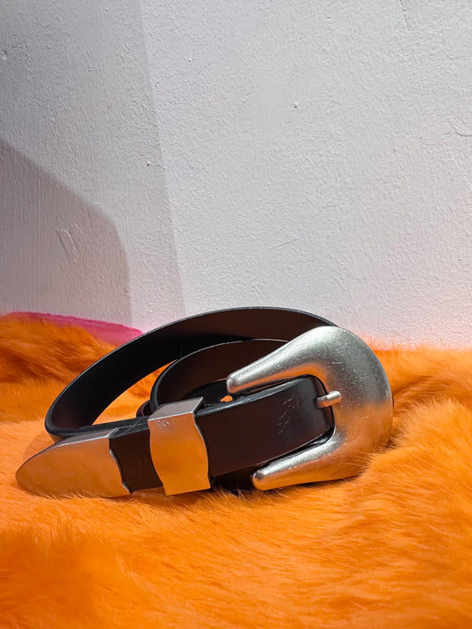 CHROME BUCKLE LEATHER BELT