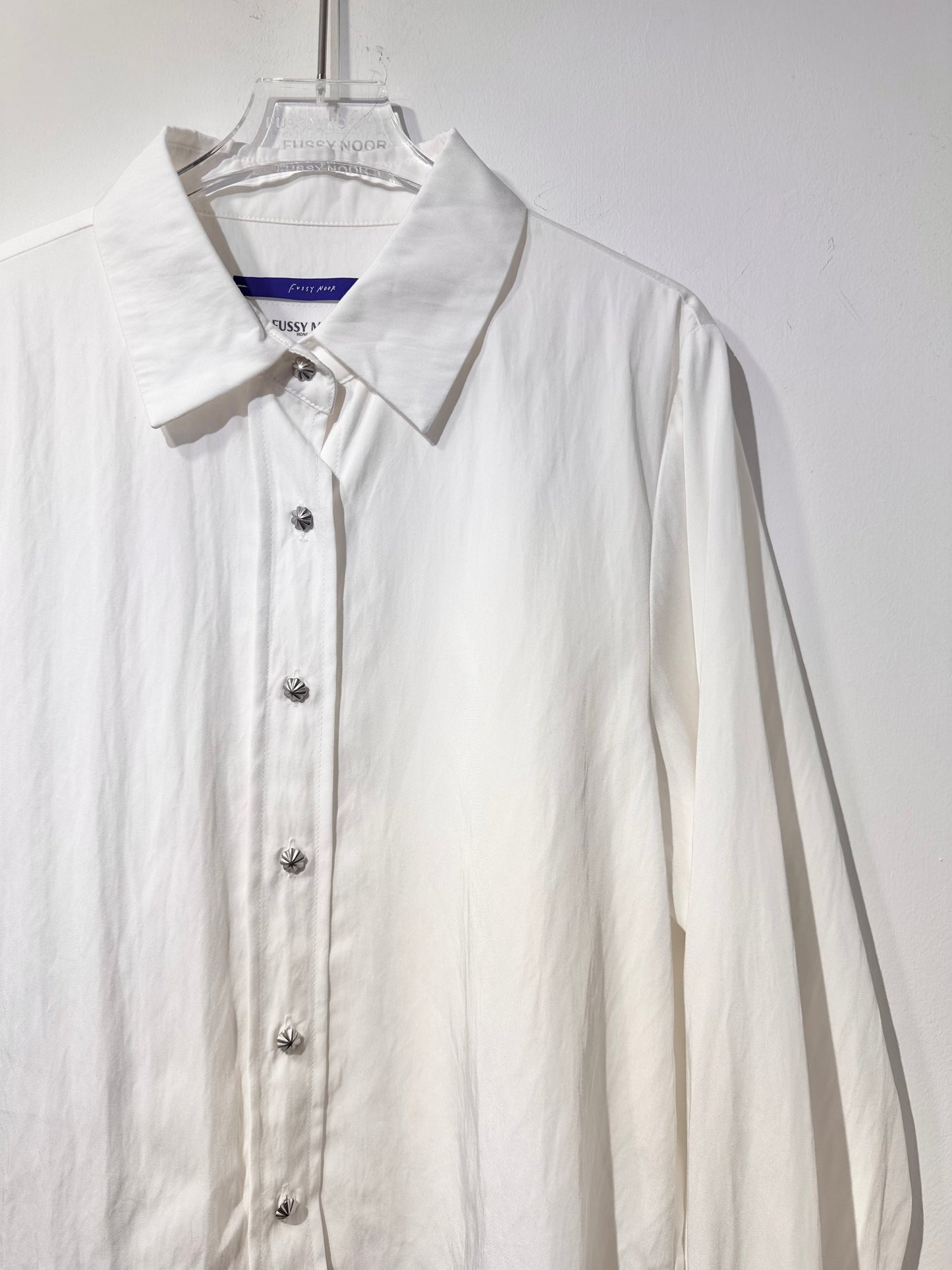 • FUSSY MADE • SOFT SILKY WHITE CROP SHIRT
