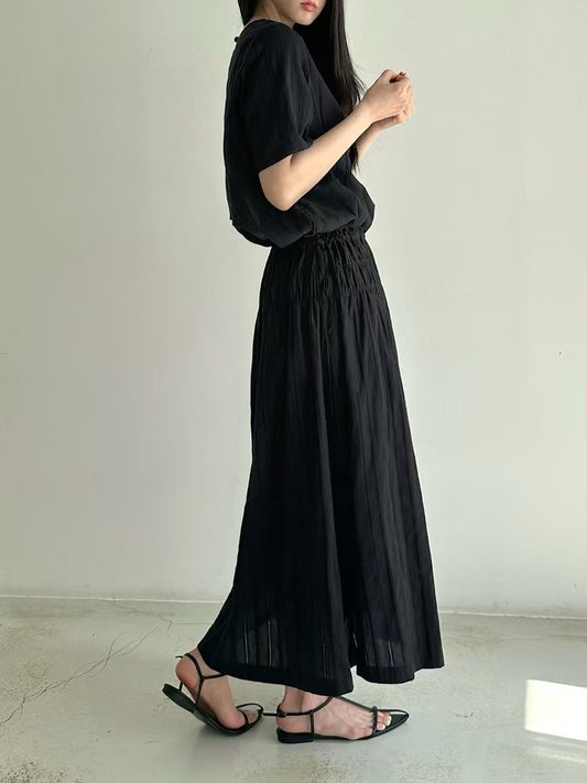 FLATTERING SILHOUETTE DRESS