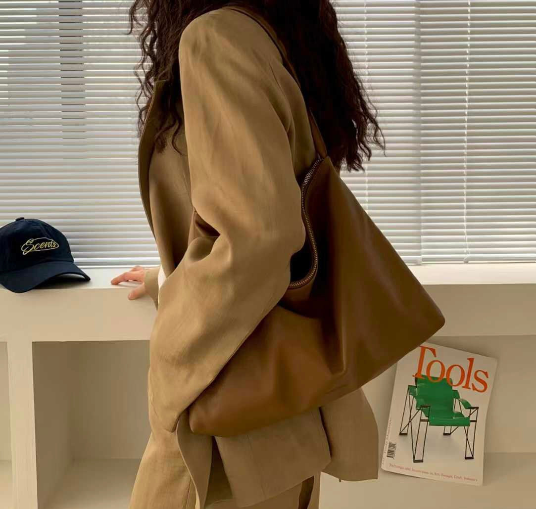 LAMBSKIN SLOUCHY SHOULDER BAG - MEDIUM