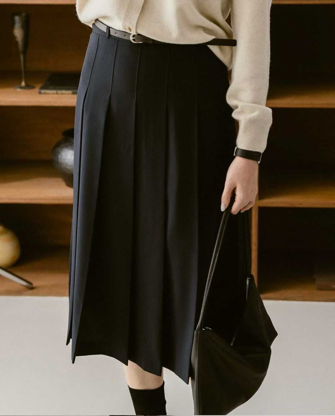 LAMBSKIN SLOUCHY SHOULDER BAG - SMALL