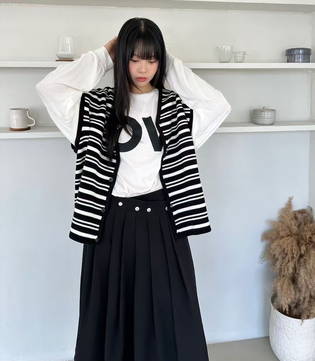 MONOCHROME STRIPED KNIT VEST