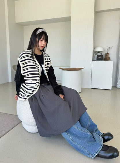 MONOCHROME STRIPED KNIT VEST